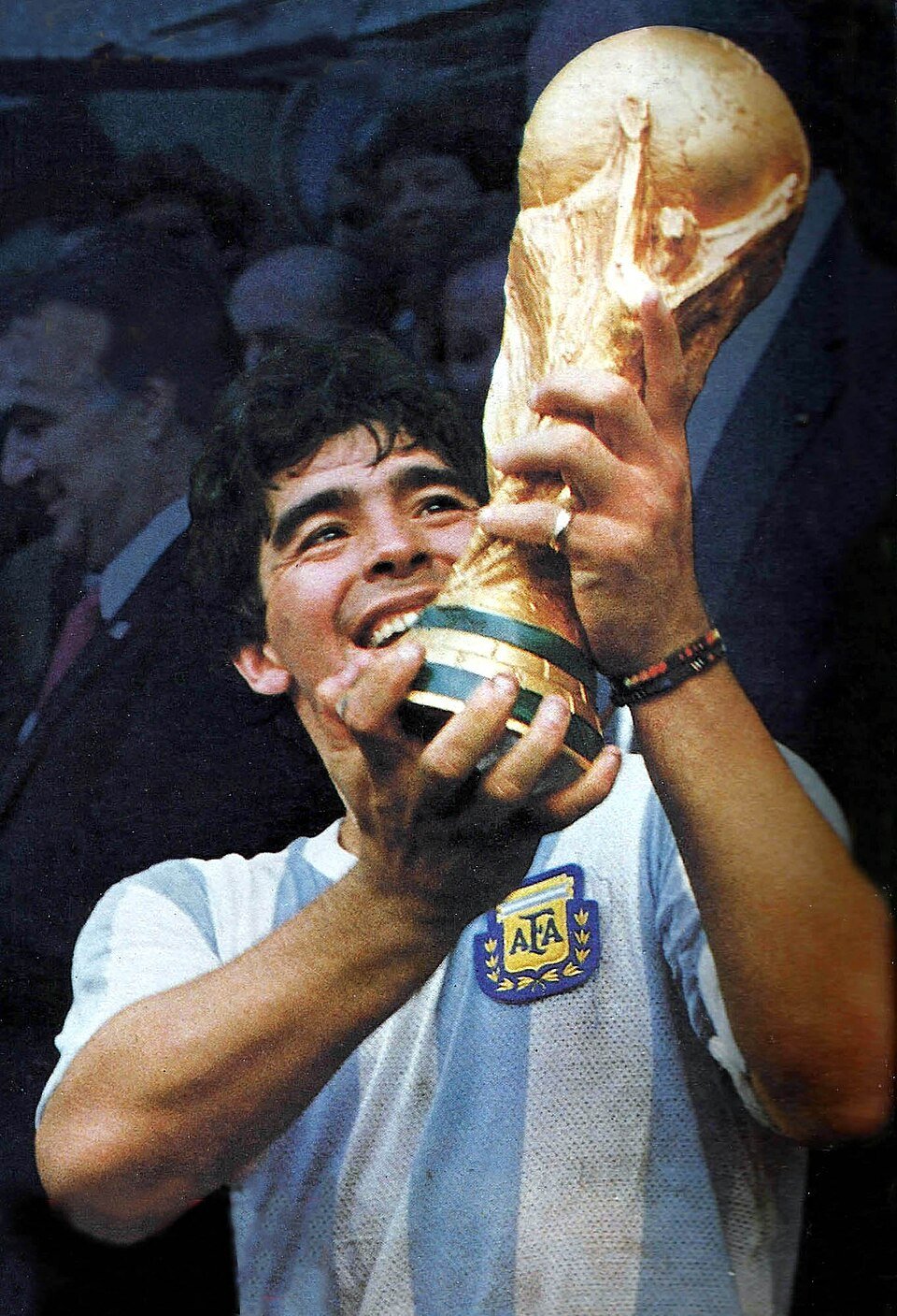 Maradona-Mundial_86_con_la_copa